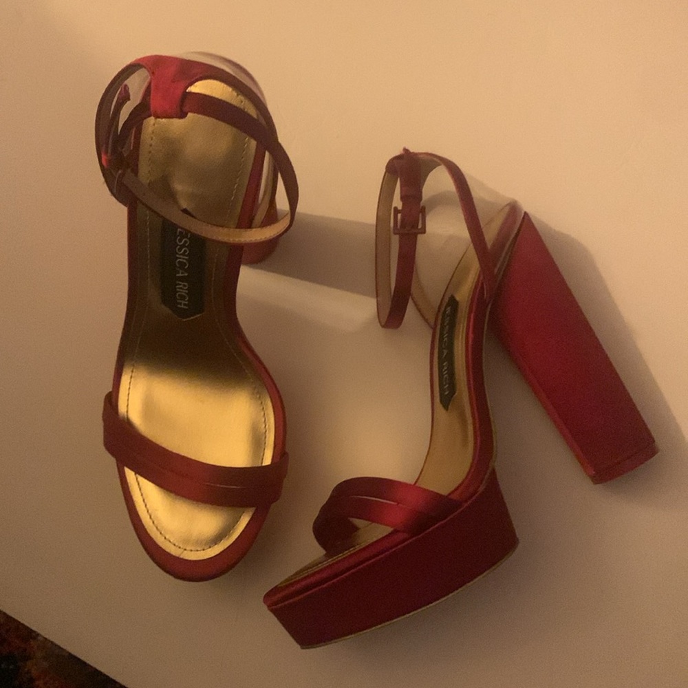 Jessica Rich Platform Sandal in Burgundy Size 7.5